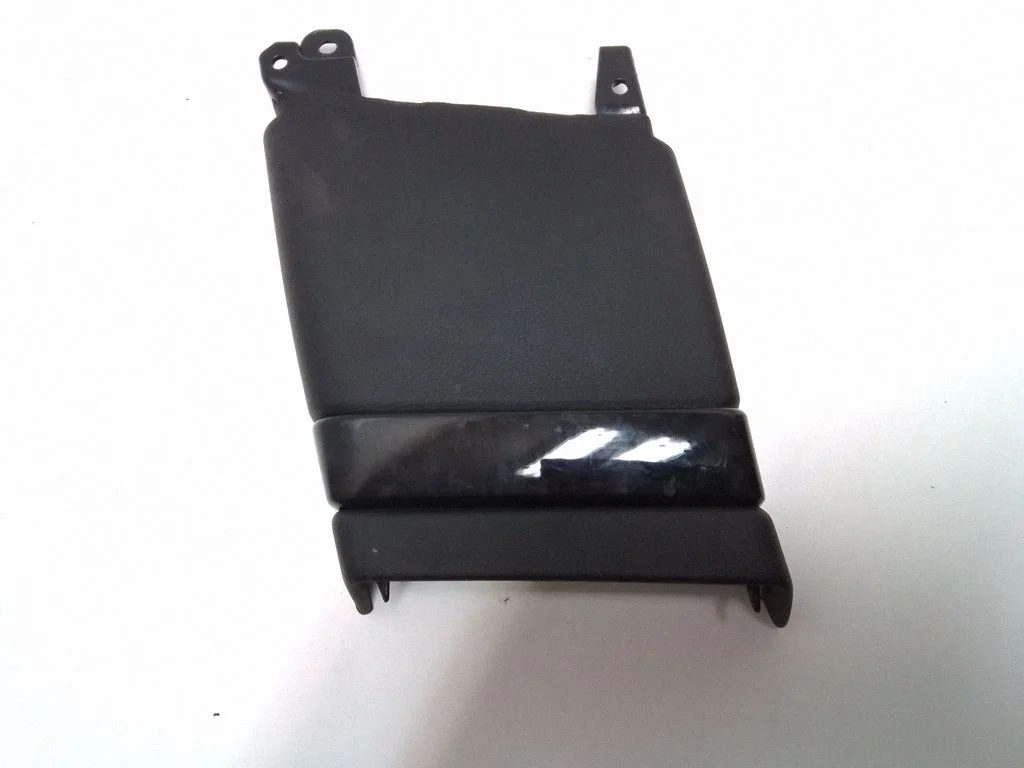 (A) pillar trim 560857