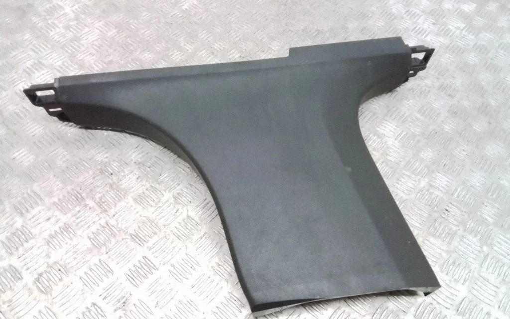 (B) pillar trim (bottom) – Volvo XC90 (2014-)