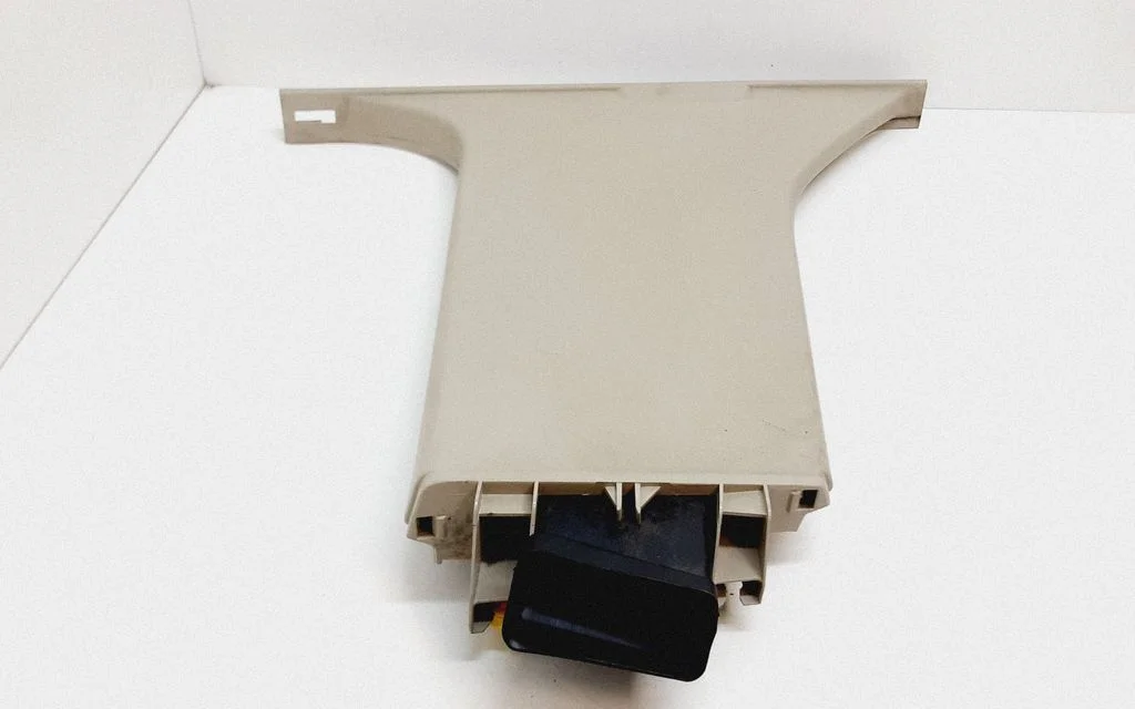 (B) pillar trim (bottom) 31307135