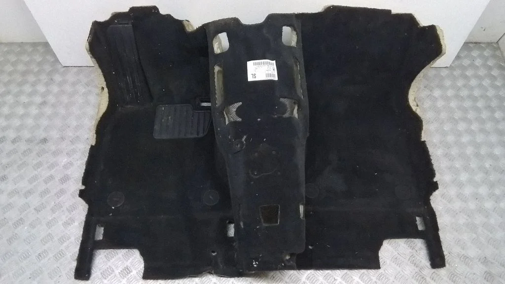 Front floor carpet liner 7217846