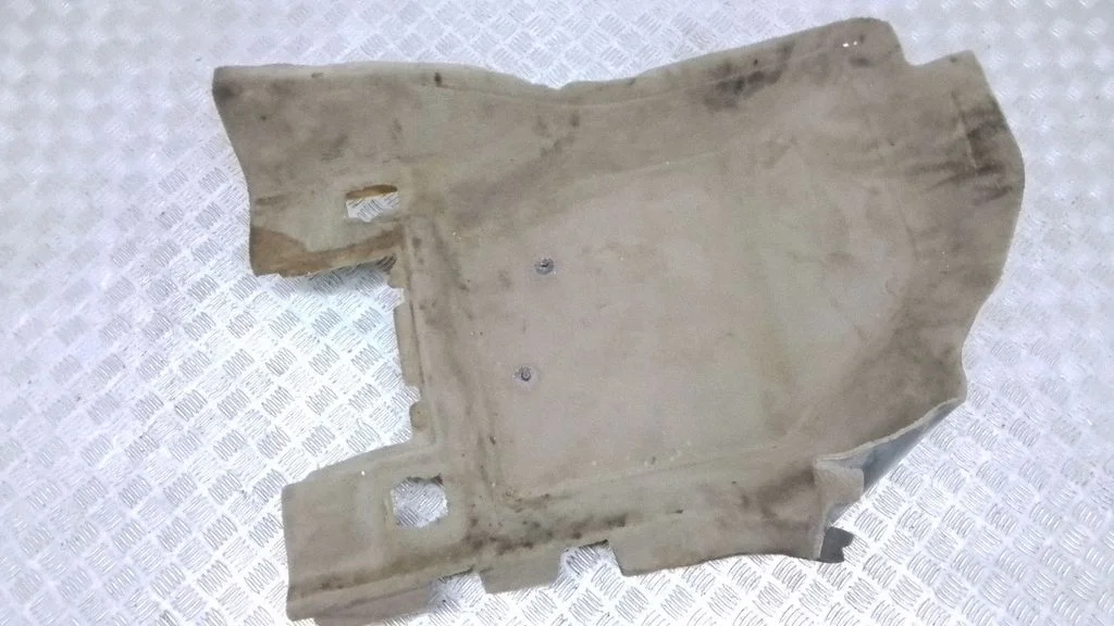 Wykładzina podłogi przednia 39860139
