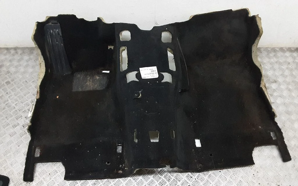 Front floor carpet liner 7234841