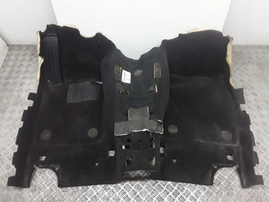 Front floor carpet liner