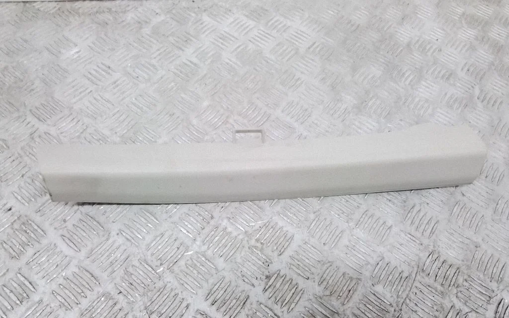 (C) pillar trim – Volvo S90, V90 (2016-)