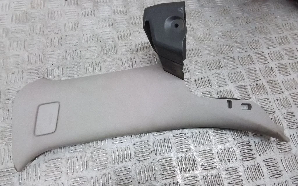 (C) piilari kate – Volvo V70 (2008-2013)