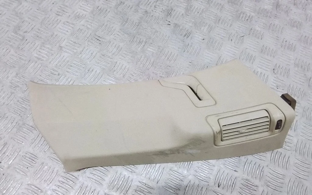 (C) pillar trim – Volvo XC90 (2007-2014)