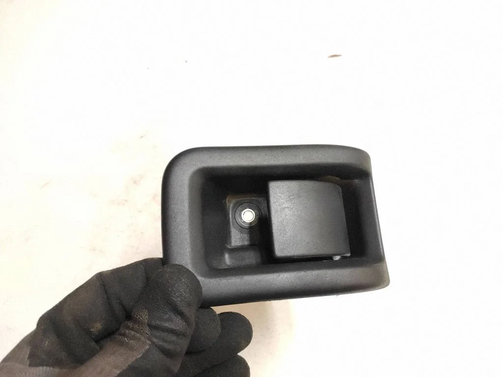 Engine bonnet (hood) release handle – Volvo S80 (2007-2013)
