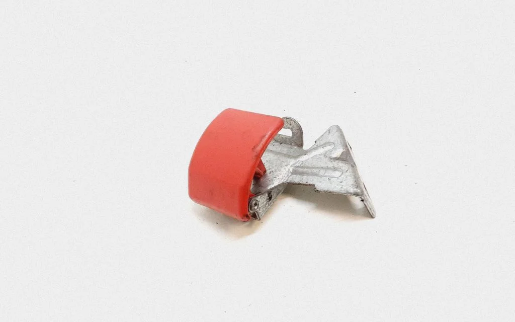 Engine bonnet (hood) release handle – Volvo S40 (2008-2012)