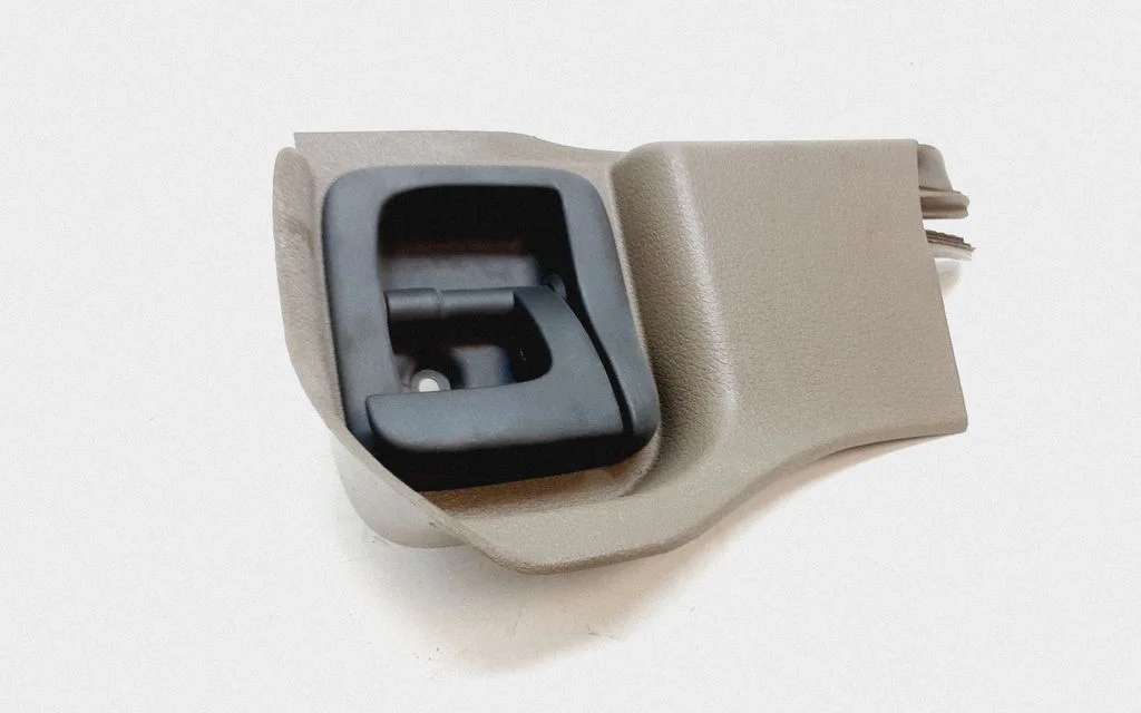 Engine bonnet (hood) release handle – Volvo XC90 (2007-2014)