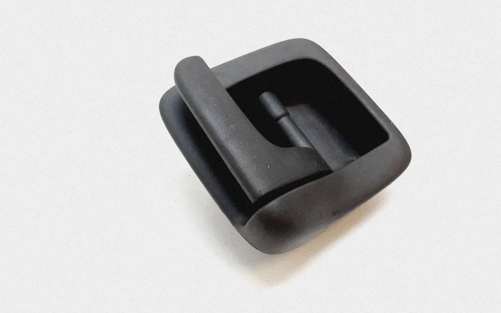 Engine bonnet (hood) release handle – Volvo V70 (2005-2008)
