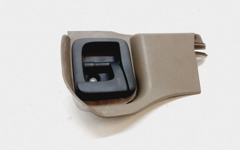 Engine bonnet (hood) release handle – Volvo XC90 (2007-2014)
