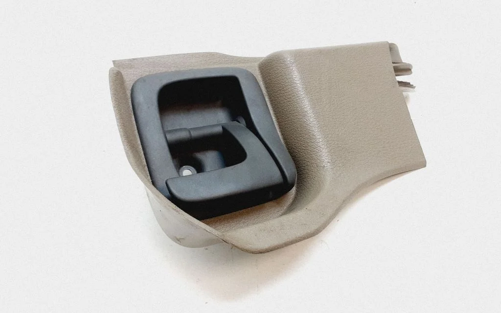 Engine bonnet (hood) release handle – Volvo XC90 (2007-2014)