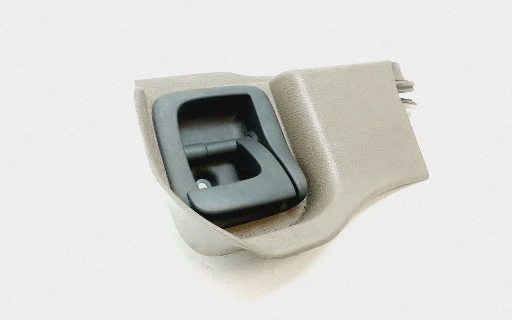 Engine bonnet (hood) release handle – Volvo XC90 (2003-2006)