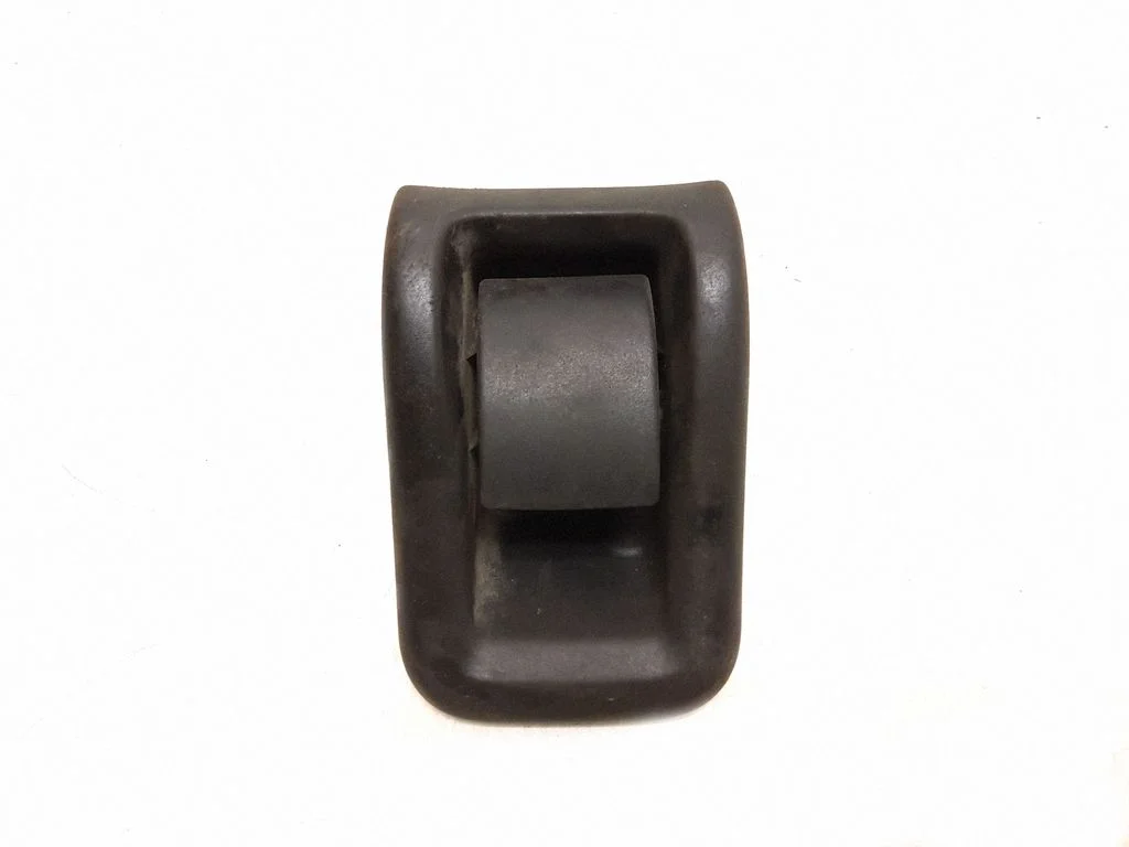 Engine bonnet (hood) release handle – Volvo V70 (2005-2008)