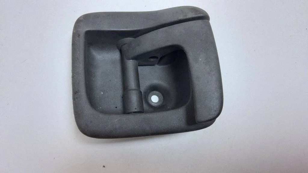 Engine bonnet (hood) release handle – Volvo XC90 (2003-2006)