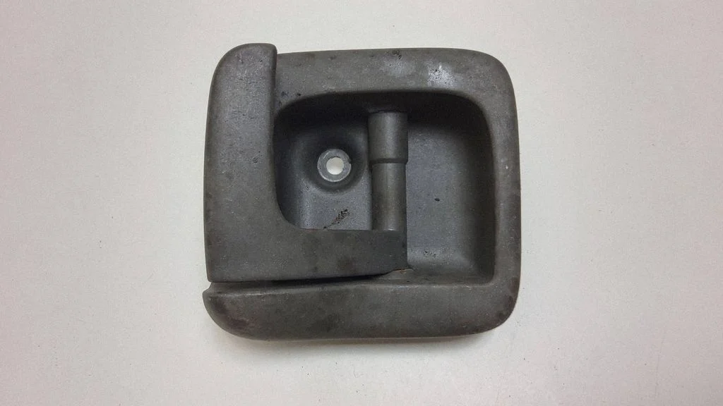 Engine bonnet (hood) release handle – Volvo S60 (2001-2004)