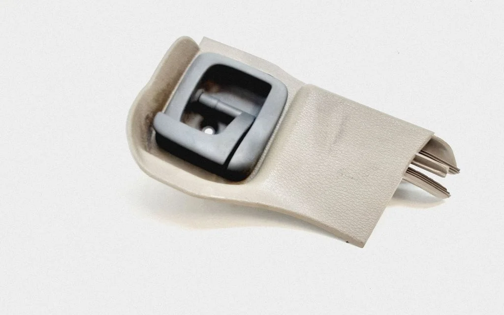 Engine bonnet (hood) release handle – Volvo XC90 (2007-2014)