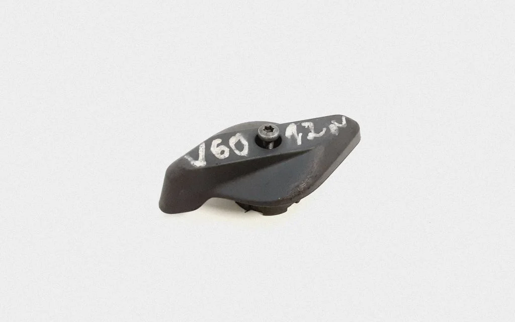 Engine bonnet (hood) release handle – Volvo V60 (2011-2013)