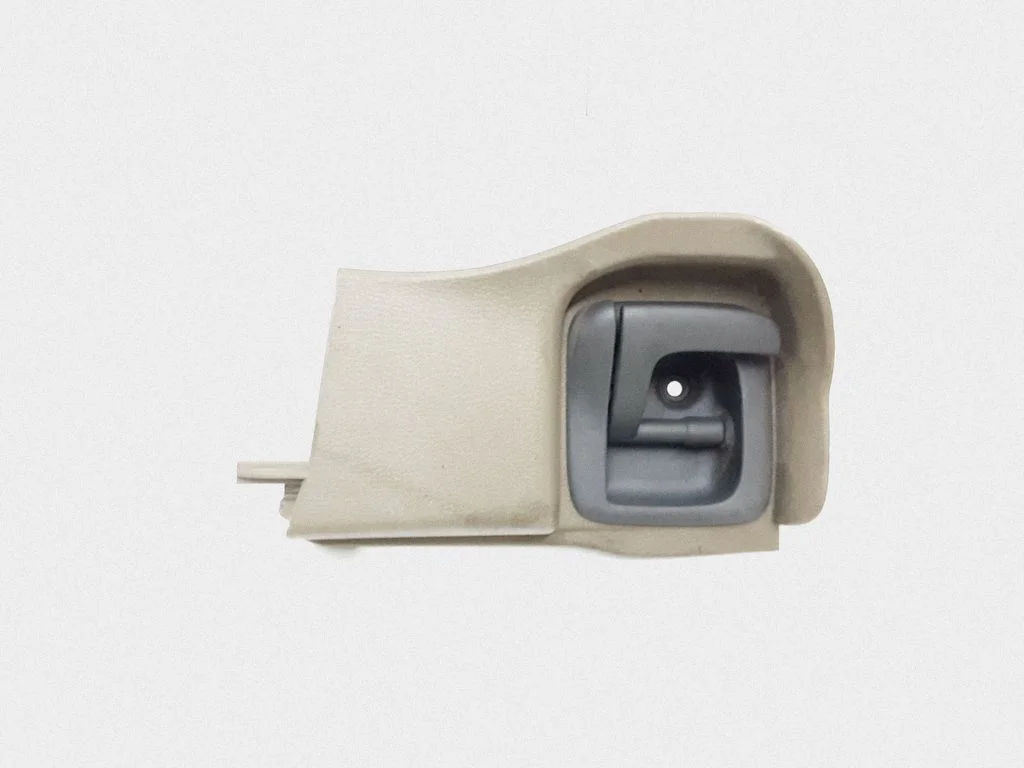 Engine bonnet (hood) release handle – Volvo XC90 (2007-2014)