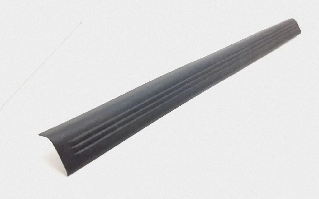 Front sill trim cover 1169302AD