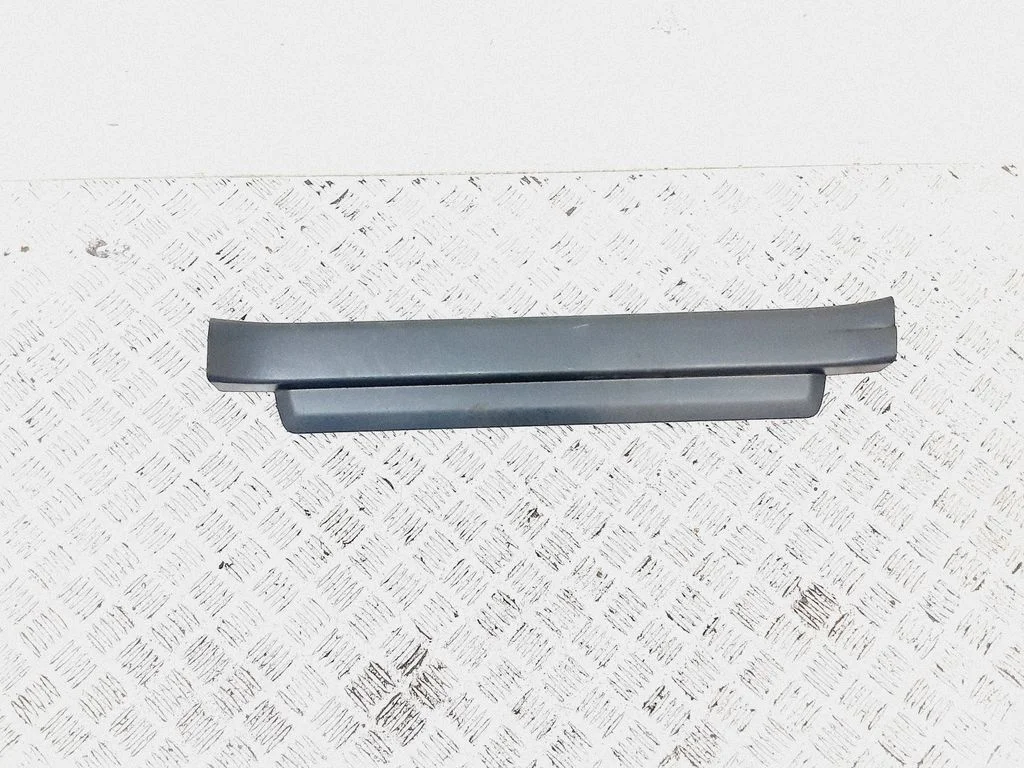 Front sill trim cover