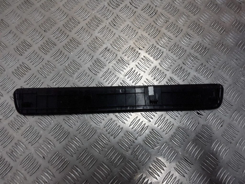 Front sill trim cover 85872A4000