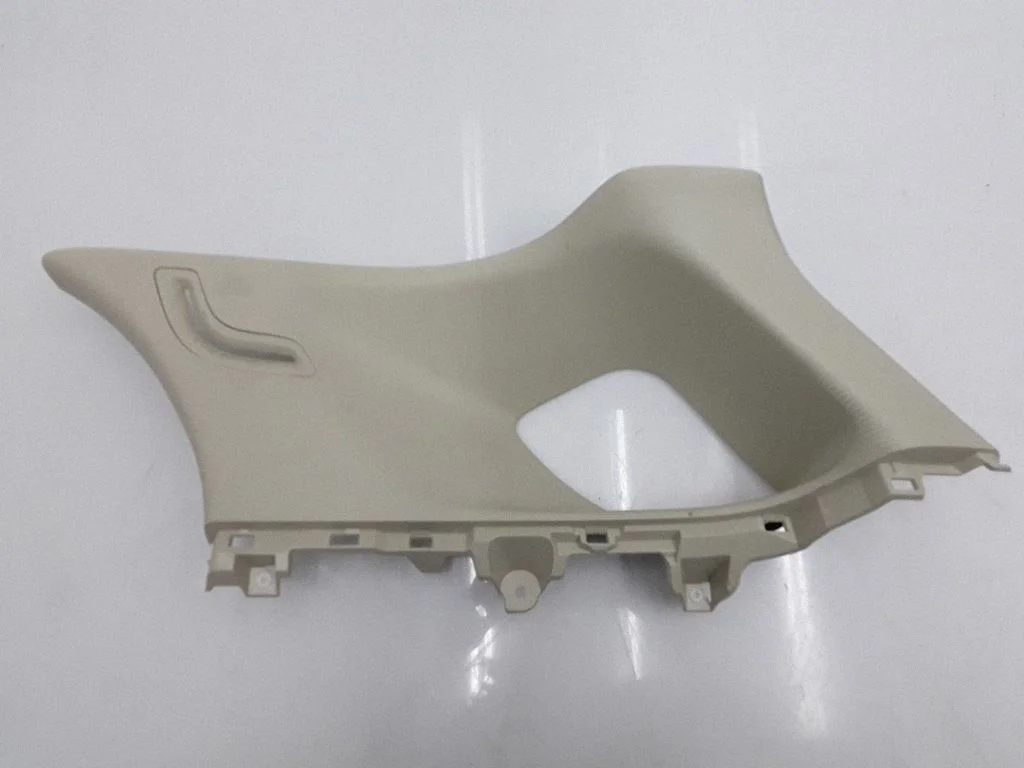 Rear seat side top trim