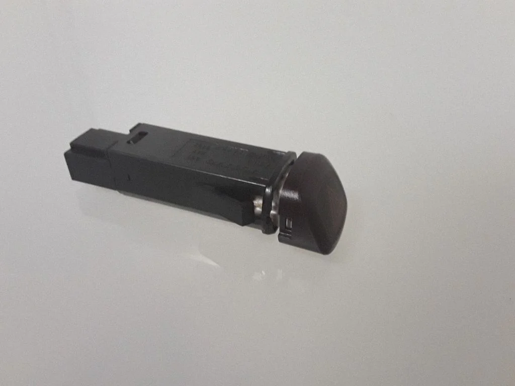 Hazard light switch 9168302