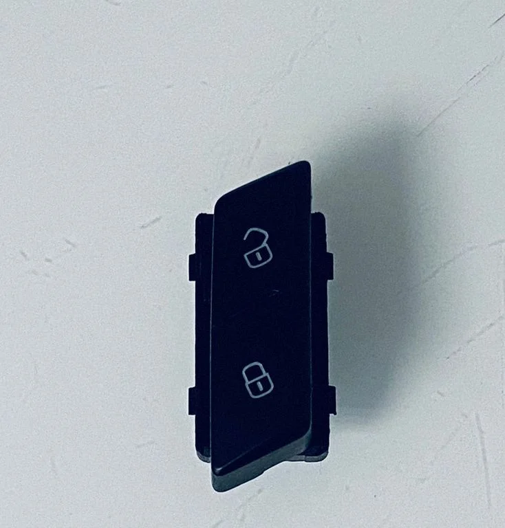 Central locking switch button – Volkswagen Passat CC (2008-2016)