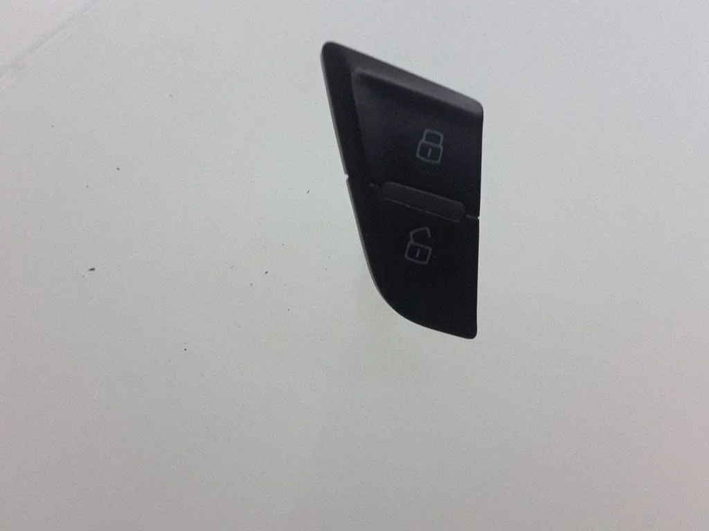 Central locking switch button – Audi Q5 SQ5 8R (2008-2017)