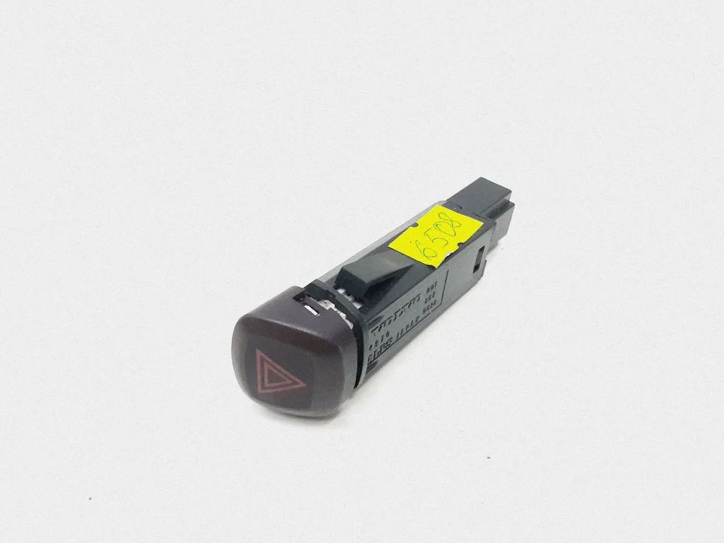 Hazard light switch 30739319
