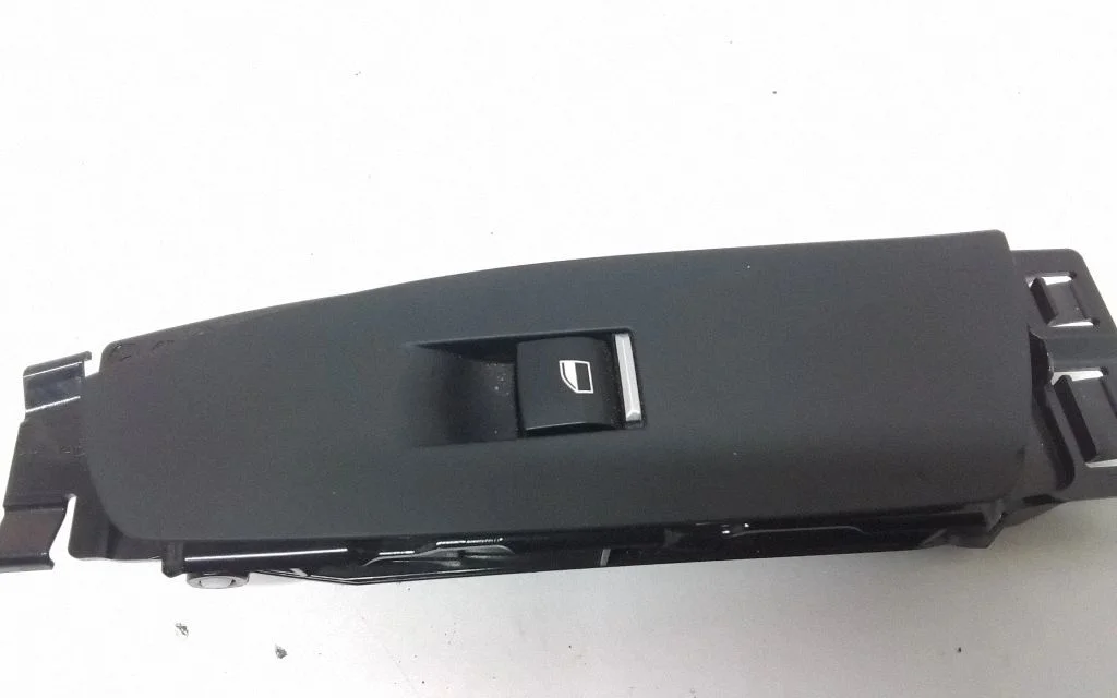 Electric window control switch 9163519