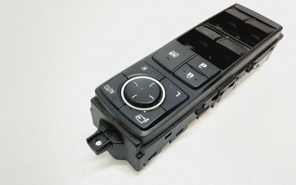 Electric window control switch 8404048190