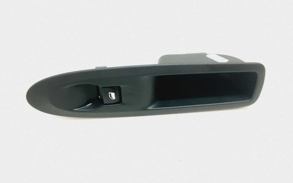 Electric window control switch 96657926