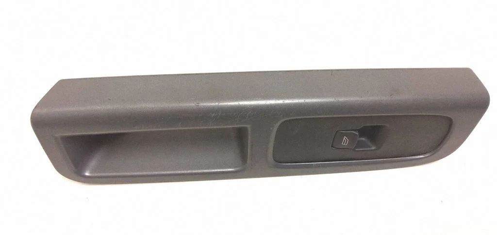 Electric window control switch 8679474