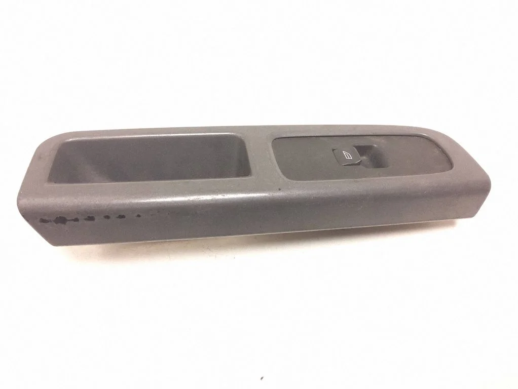Electric window control switch 8679473