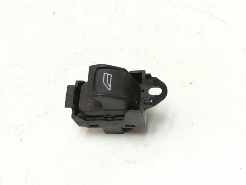 Electric window control switch 8663815