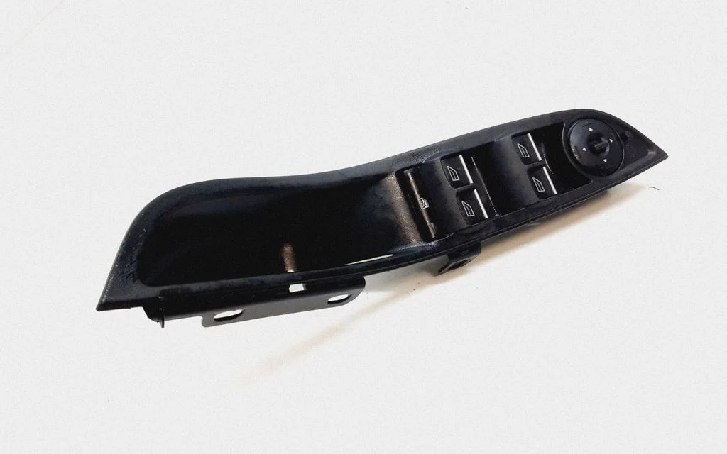 Electric window control switch – Ford Focus (2010-2017)