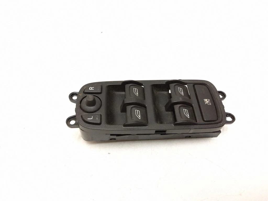 Electric window control switch 8679474