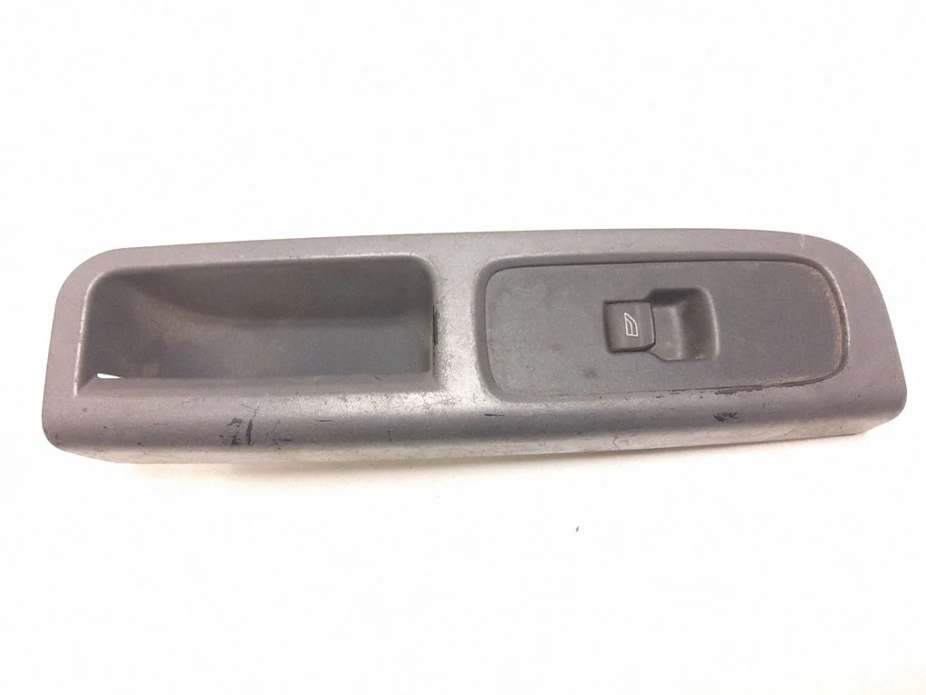 Electric window control switch 8679473