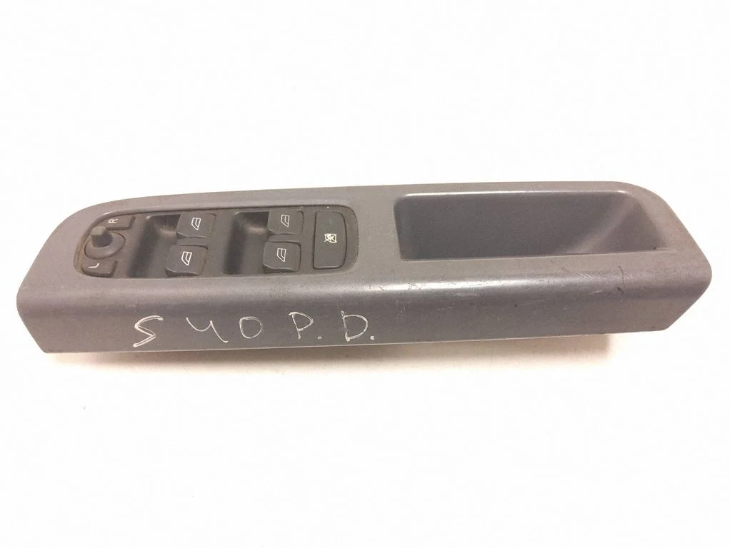 Electric window control switch 8679474