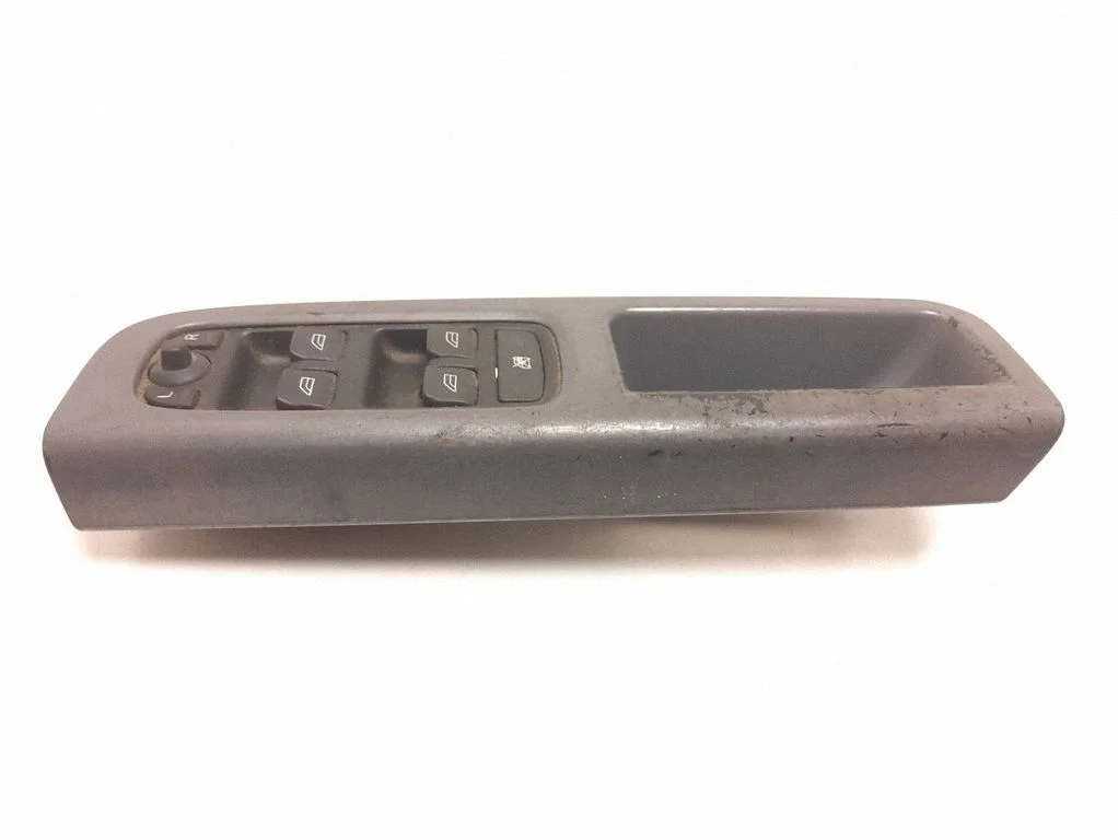 Electric window control switch 8679474