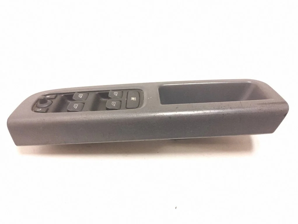 Electric window control switch 8679474
