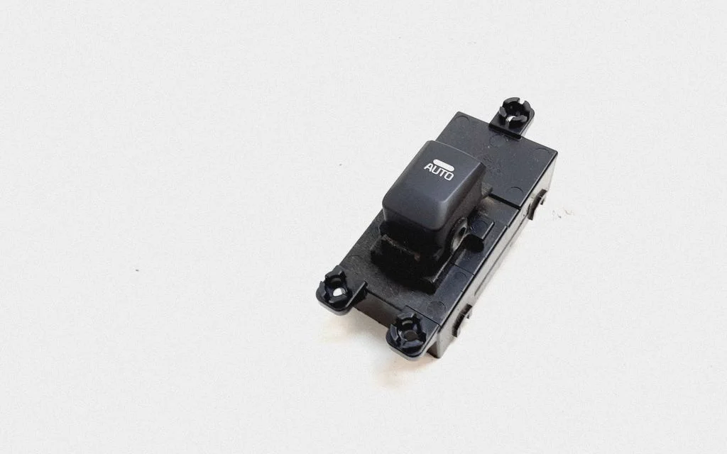 Electric window control switch 49D5101000