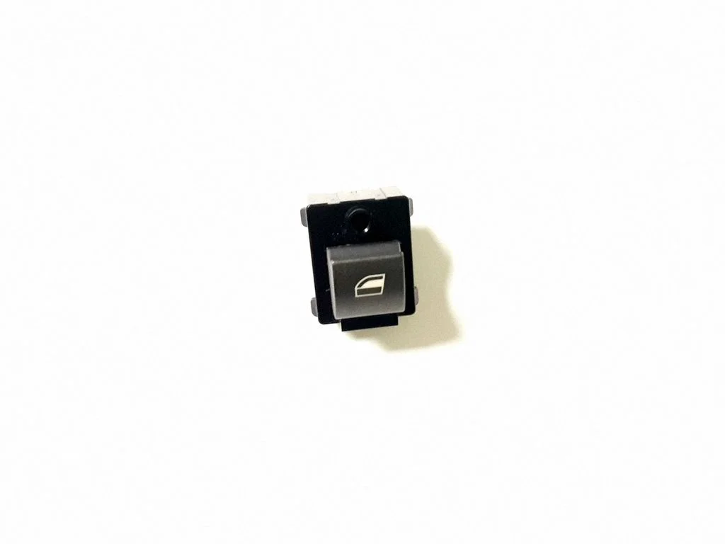 Electric window control switch 8379597