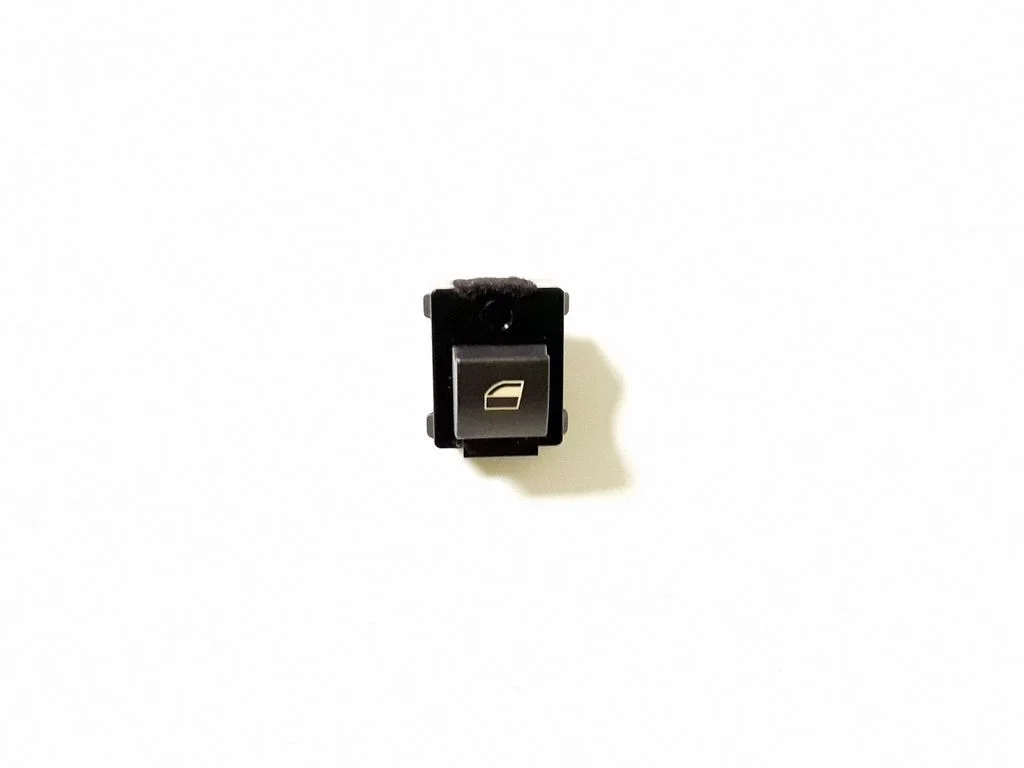 Electric window control switch 8379597
