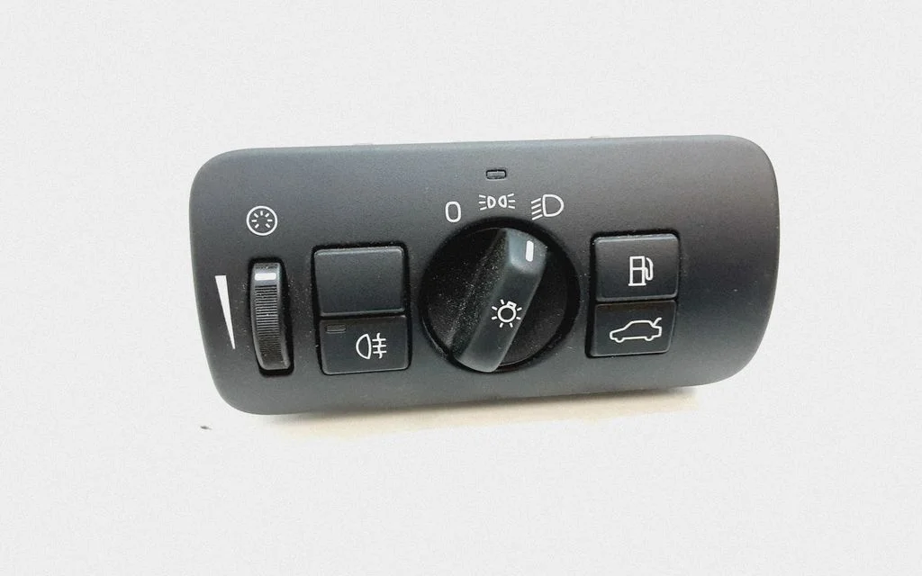 Light switch 30739432