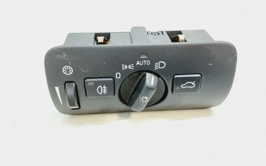 Light switch 30739424