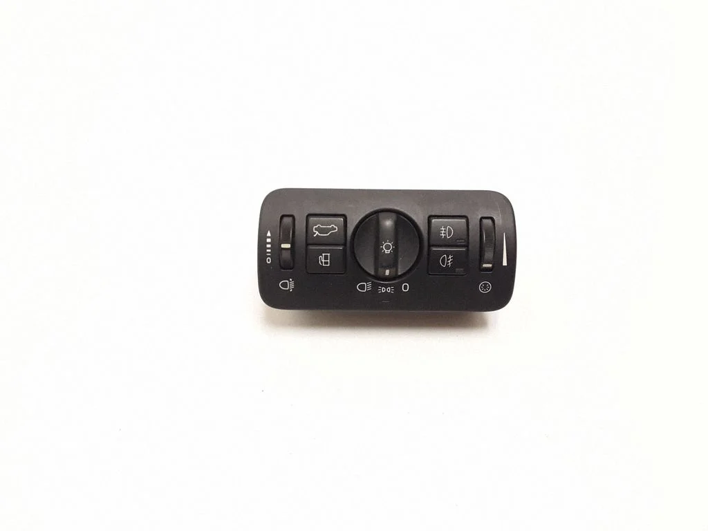 Light switch 30739415