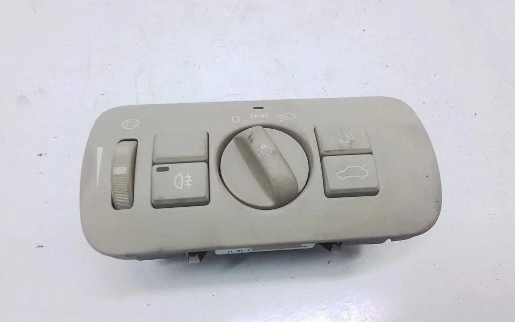 Light switch 30739420